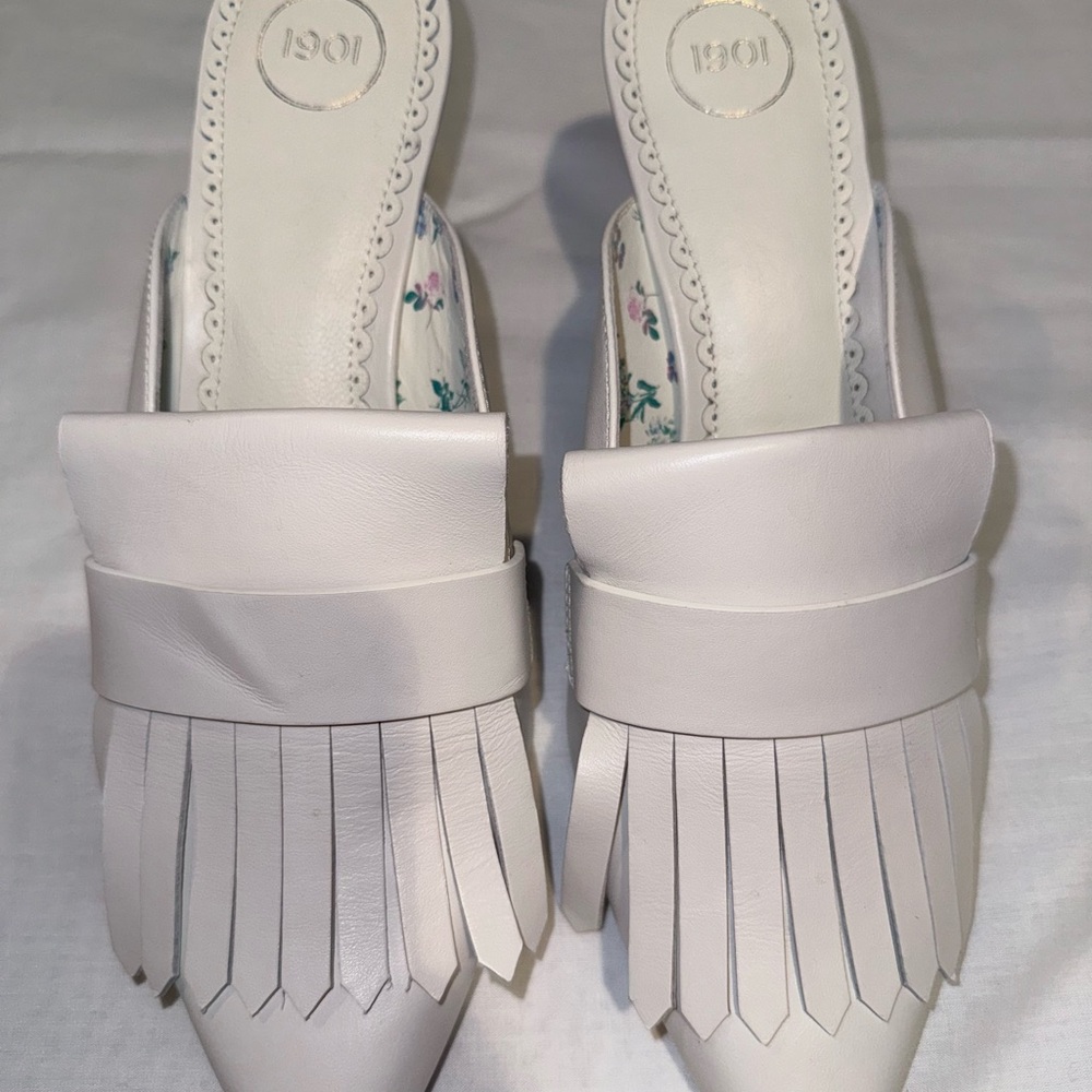 NWOT 1901 Leather heeled mules